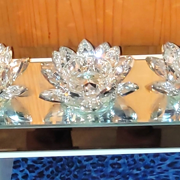 Crystal Tripple Lotus Shape Tealight Holder With Mirror Base, Clear - Picture 2 of 4
